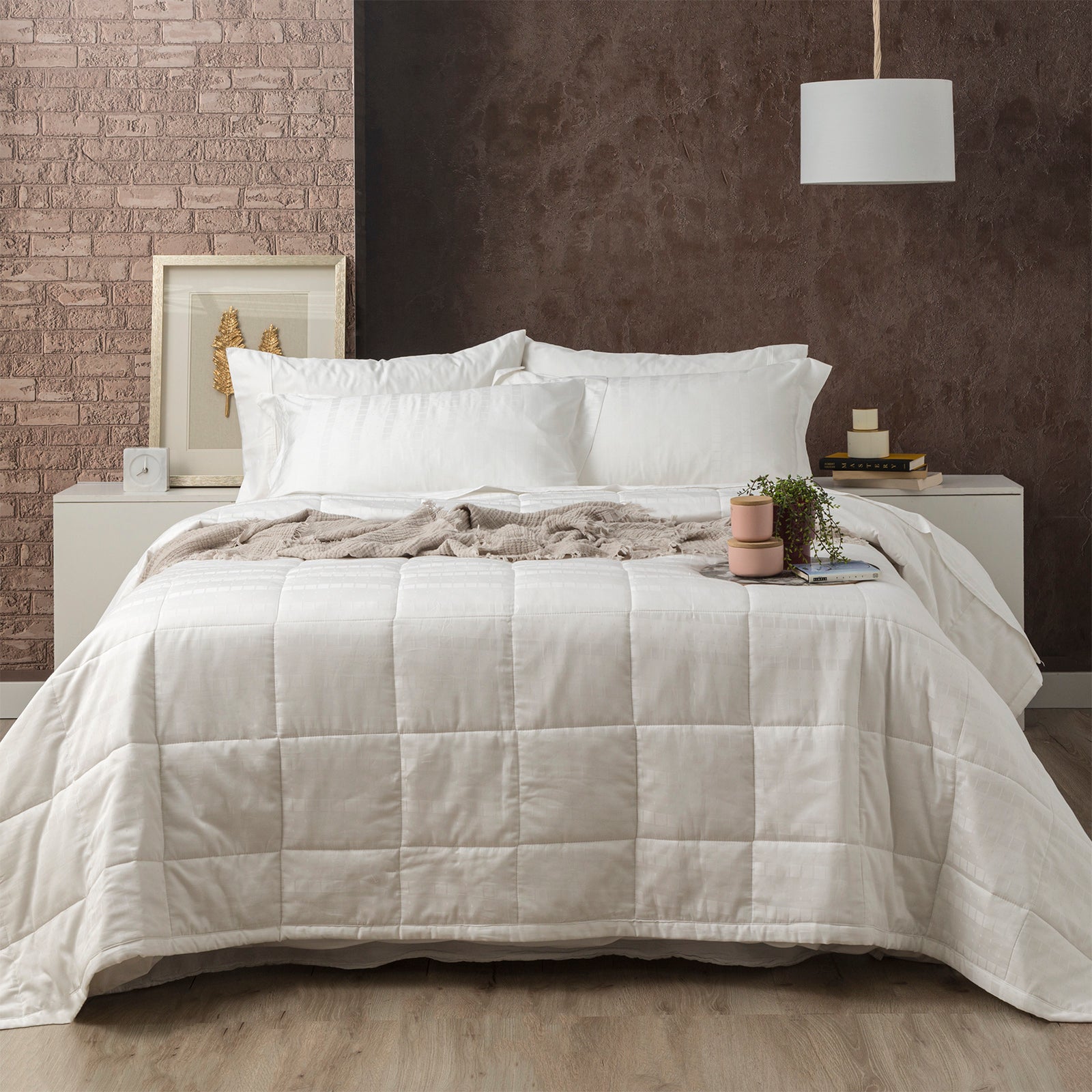 Damask 500 TC Cotton Jacquard White Comforter Set by Ddecor Home Queen