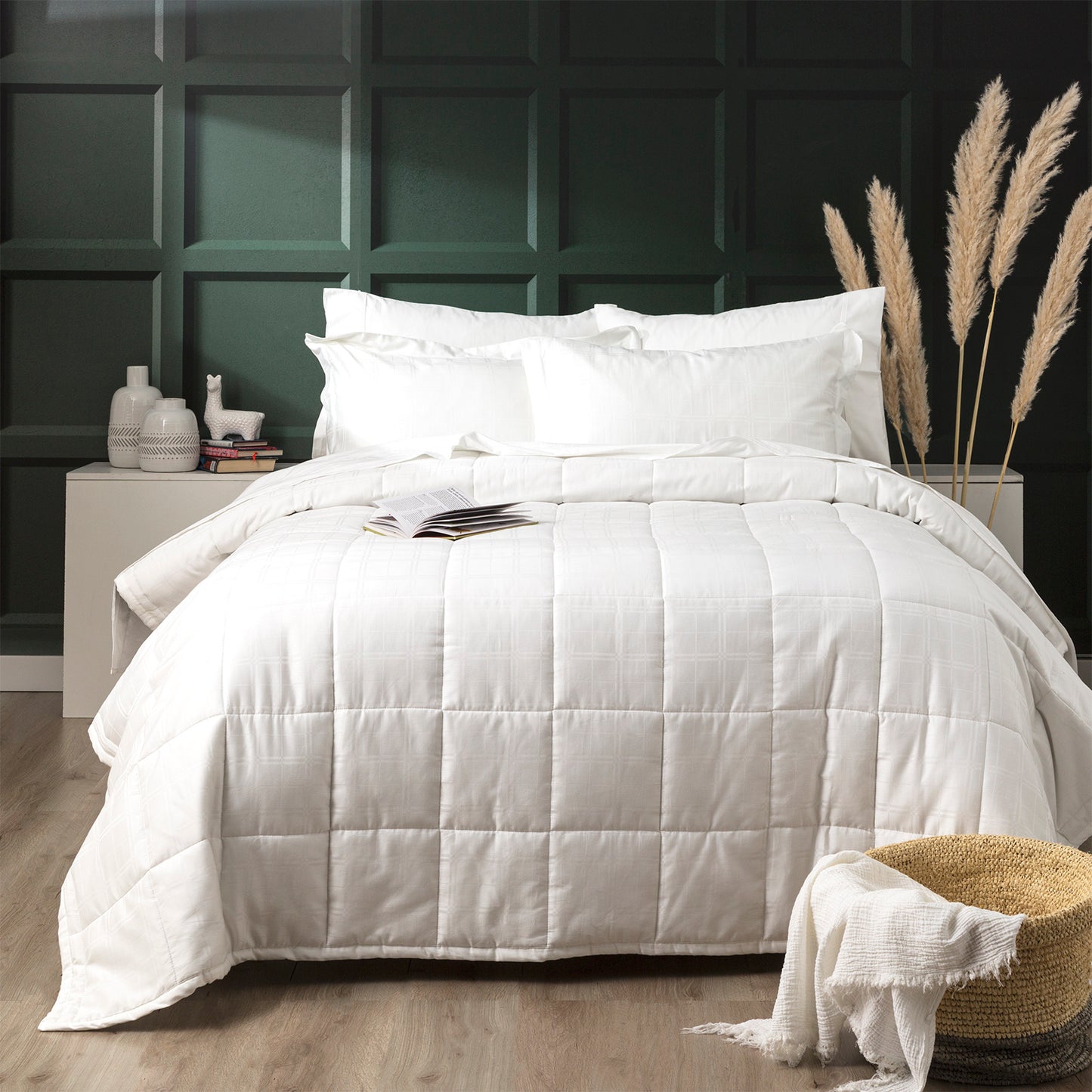 Willow 500 TC Cotton Jacquard White Comforter Set by Ddecor Home Queen