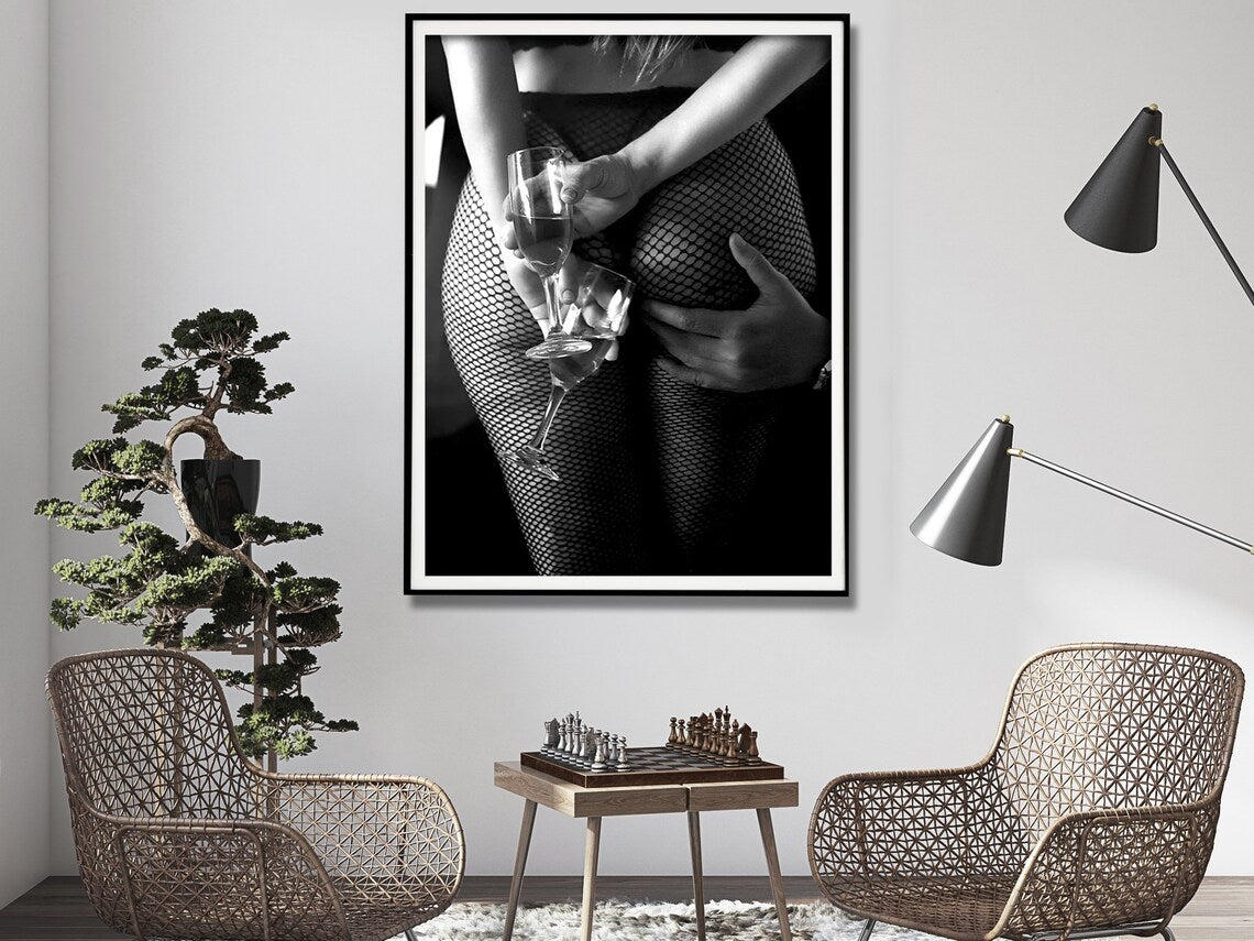 Wall Art 30cmx40cm Woman Drinking Wine In The Bar, Black Frame Canvas