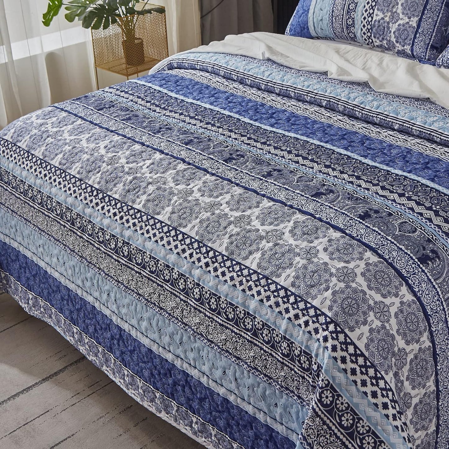 Sophisticated Quilted Coverlet and Pillowcases Set: A Timeless Addition - Queen size