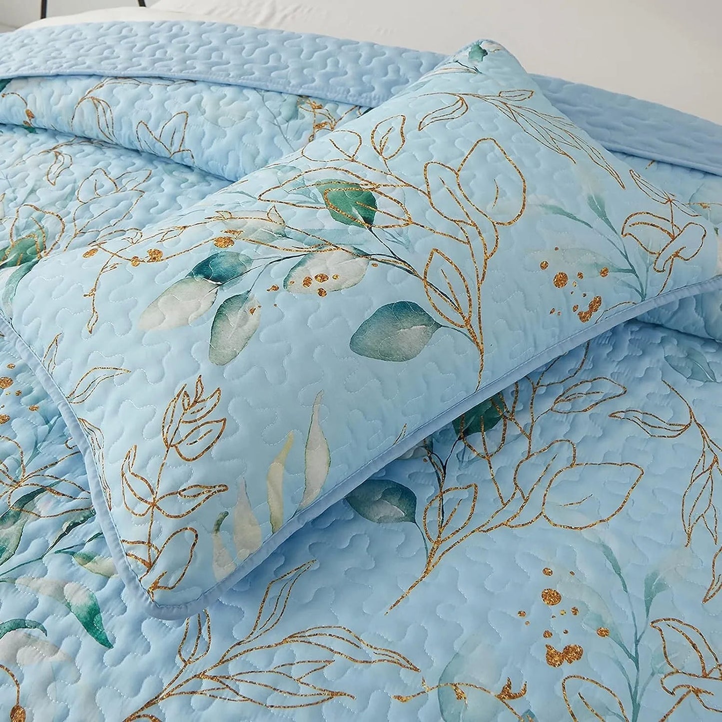 Heavenly Quilted coverlet and pillowcovers set: Cozy and Warm - Queen size