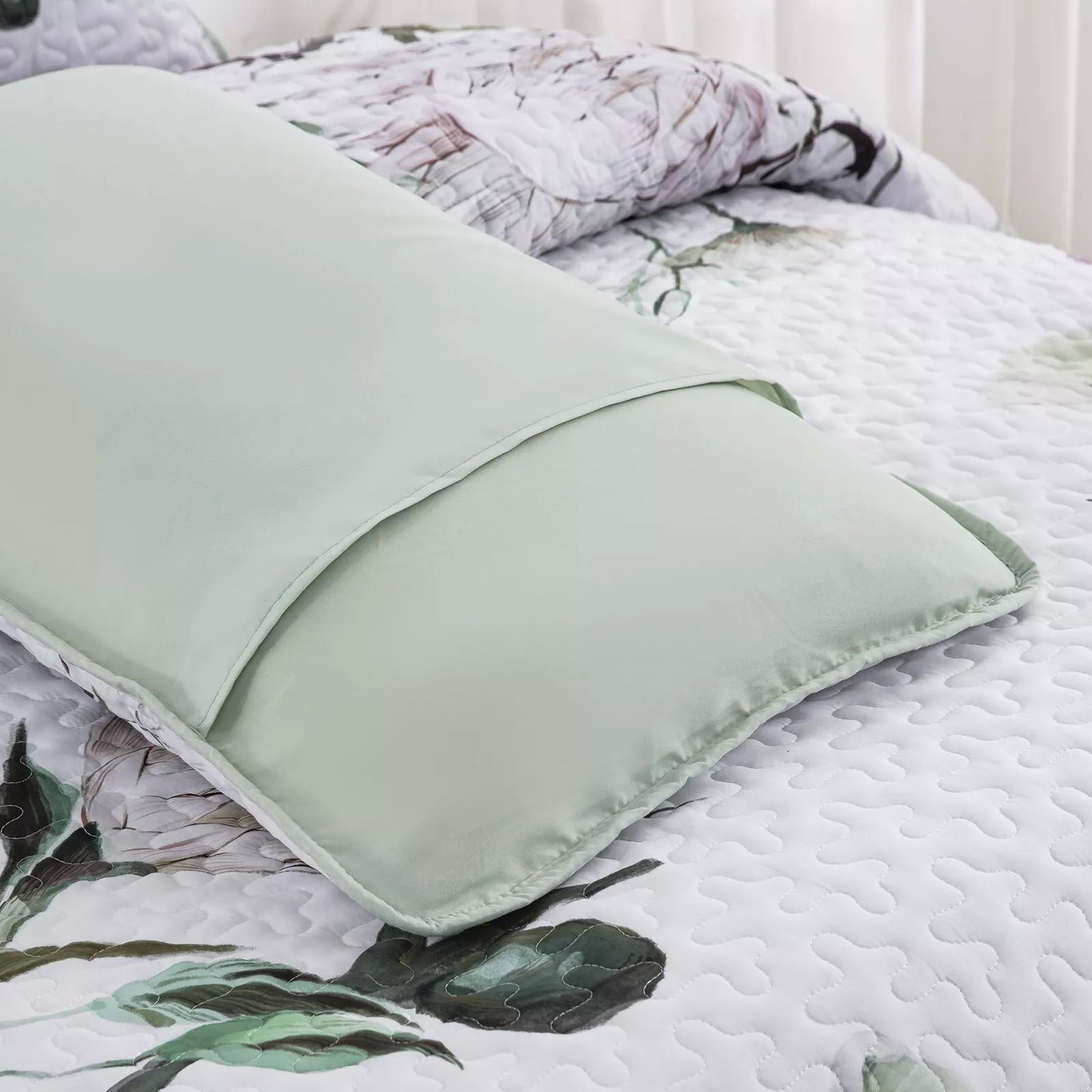 Deluxe Quilted Bedspread and Pillowcases Set: Infuse Your Bedroom with Style - Queen size