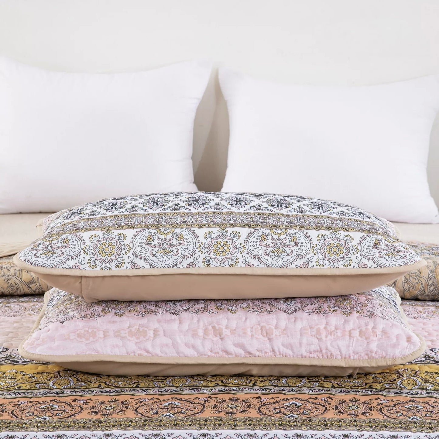 Crafted Quilted Bedspread and Pillowcases Set: A Testament to Skilled Craftsmanship - Queen size