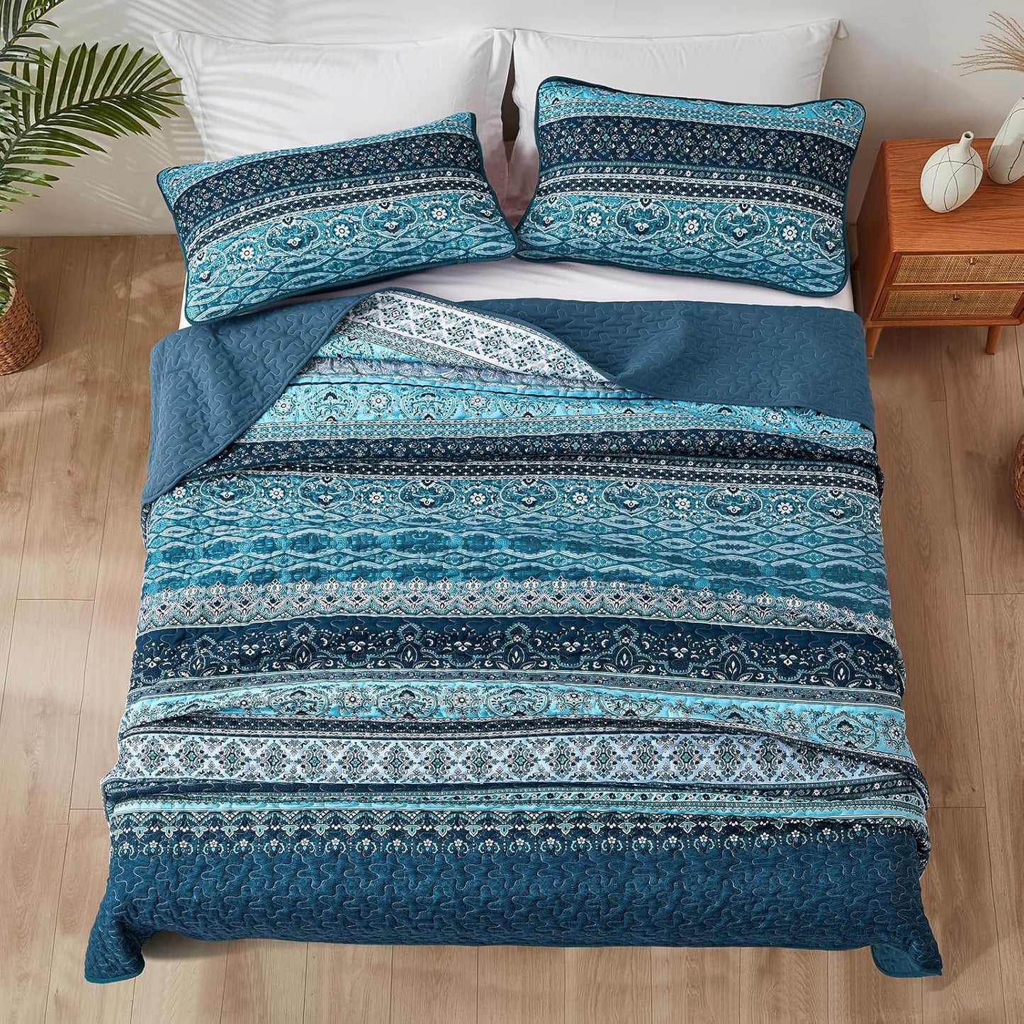 Opalescent Quilted coverlet and pillowcovers set: Shimmering Beauty - Queen size