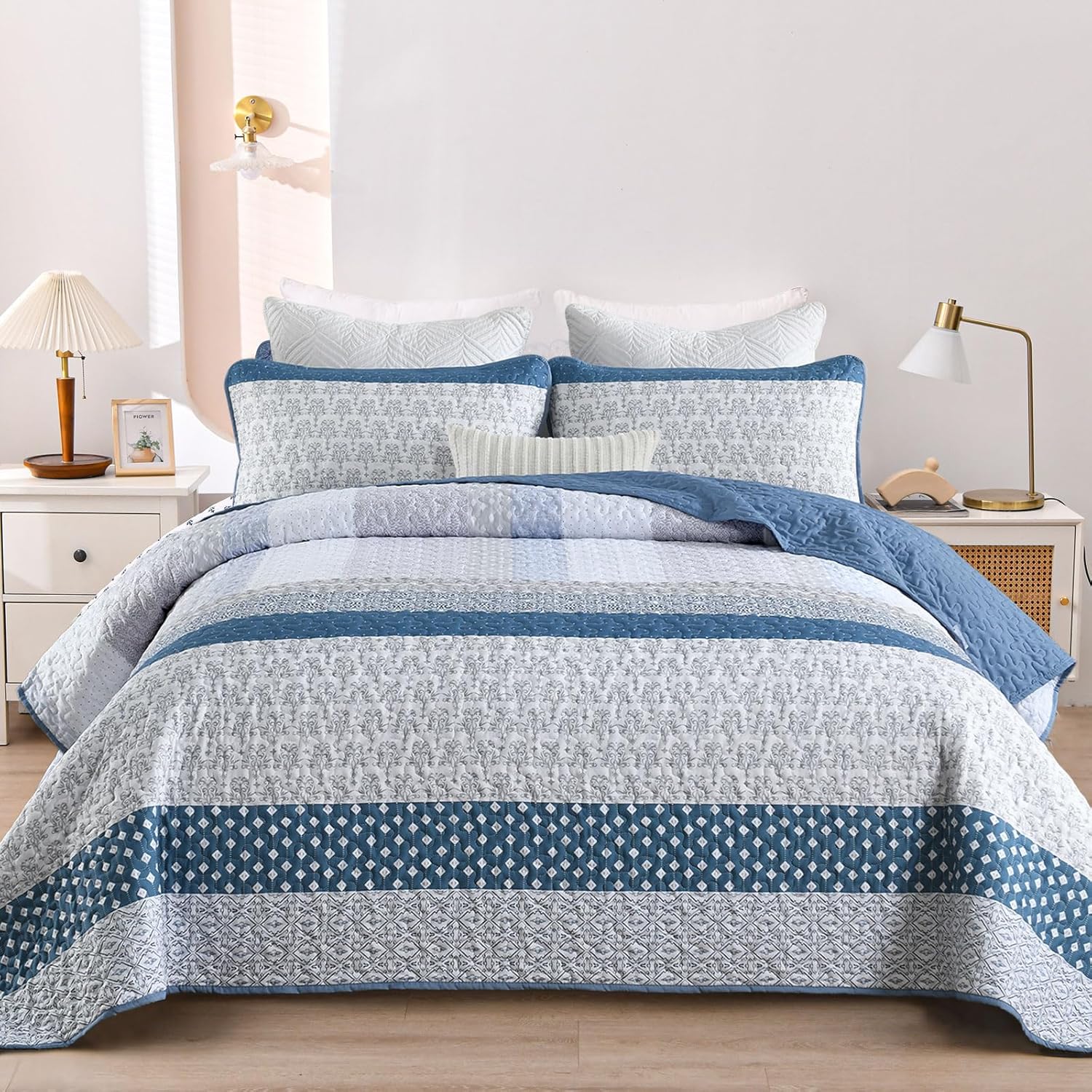 Dazzling Quilted bedspread and pillowcovers set: Add Sparkle to Your Space - Queen size