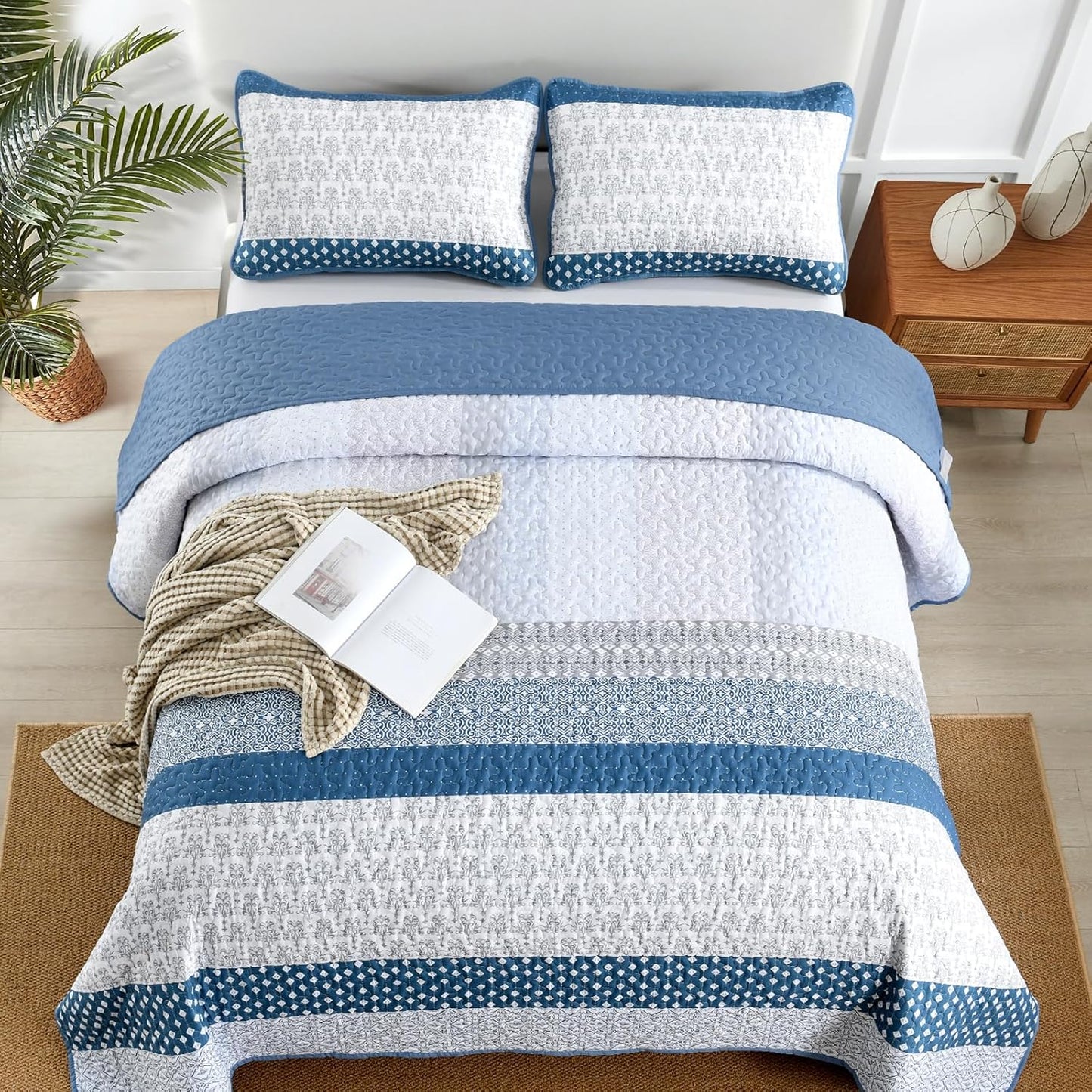 Dazzling Quilted bedspread and pillowcovers set: Add Sparkle to Your Space - Queen size