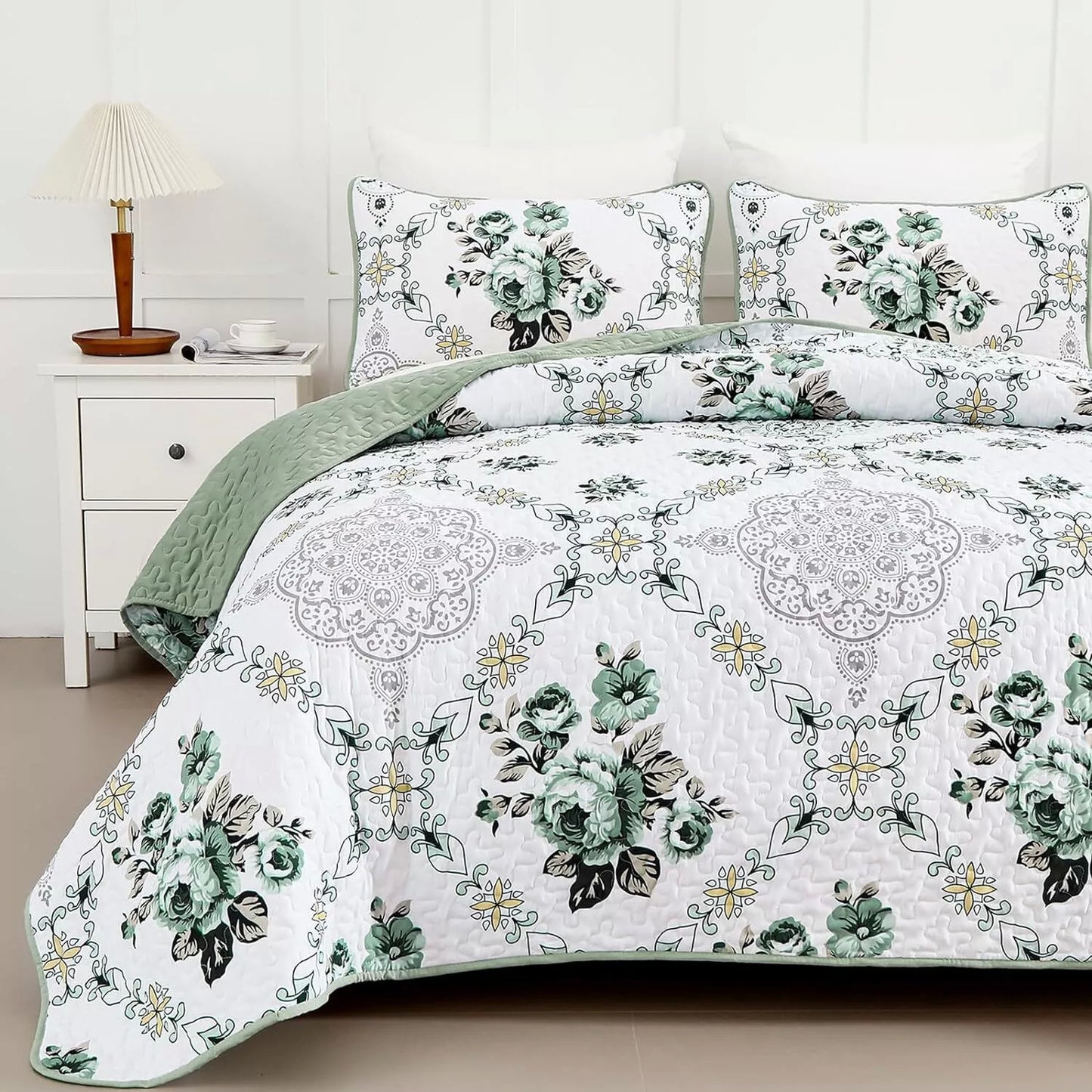 Exquisite Quilted Bedspread and Pillowcases Set: A Touch of Elegance for Your Space - Queen size