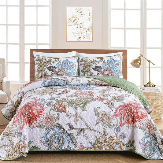 Warm and Inviting Quilted Bedspread and Pillowcases Set: Designed for Relaxation - Queen size