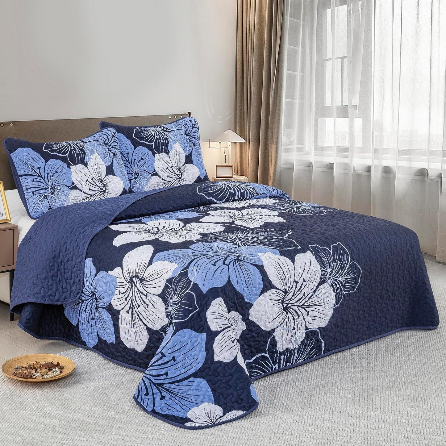 Lavish Quilted Coverlet and Pillowcases Set: Luxurious Comfort for Your Bed - Queen size