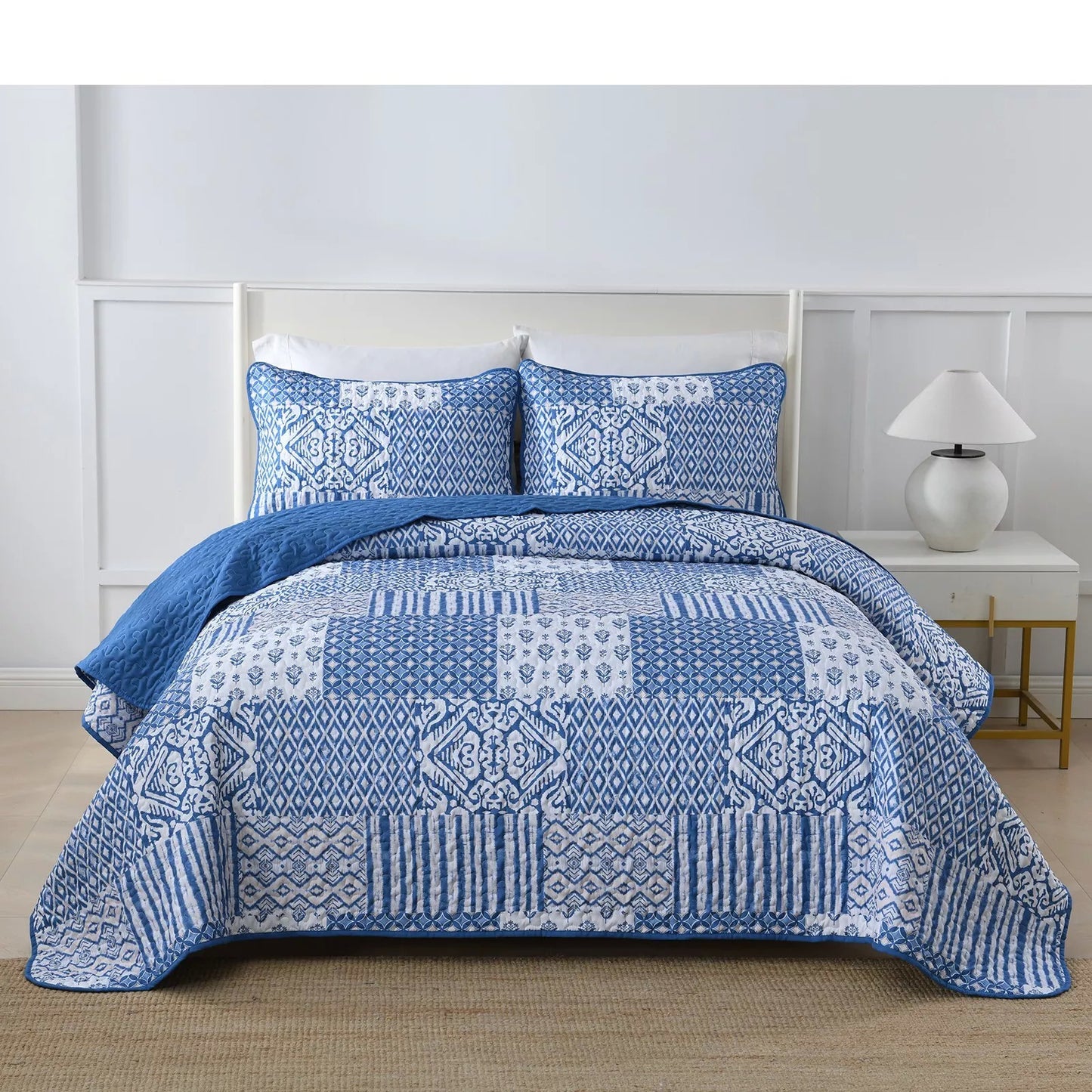 Blissful Quilted bedspread and pillowcovers set: Relax in Style - Queen size