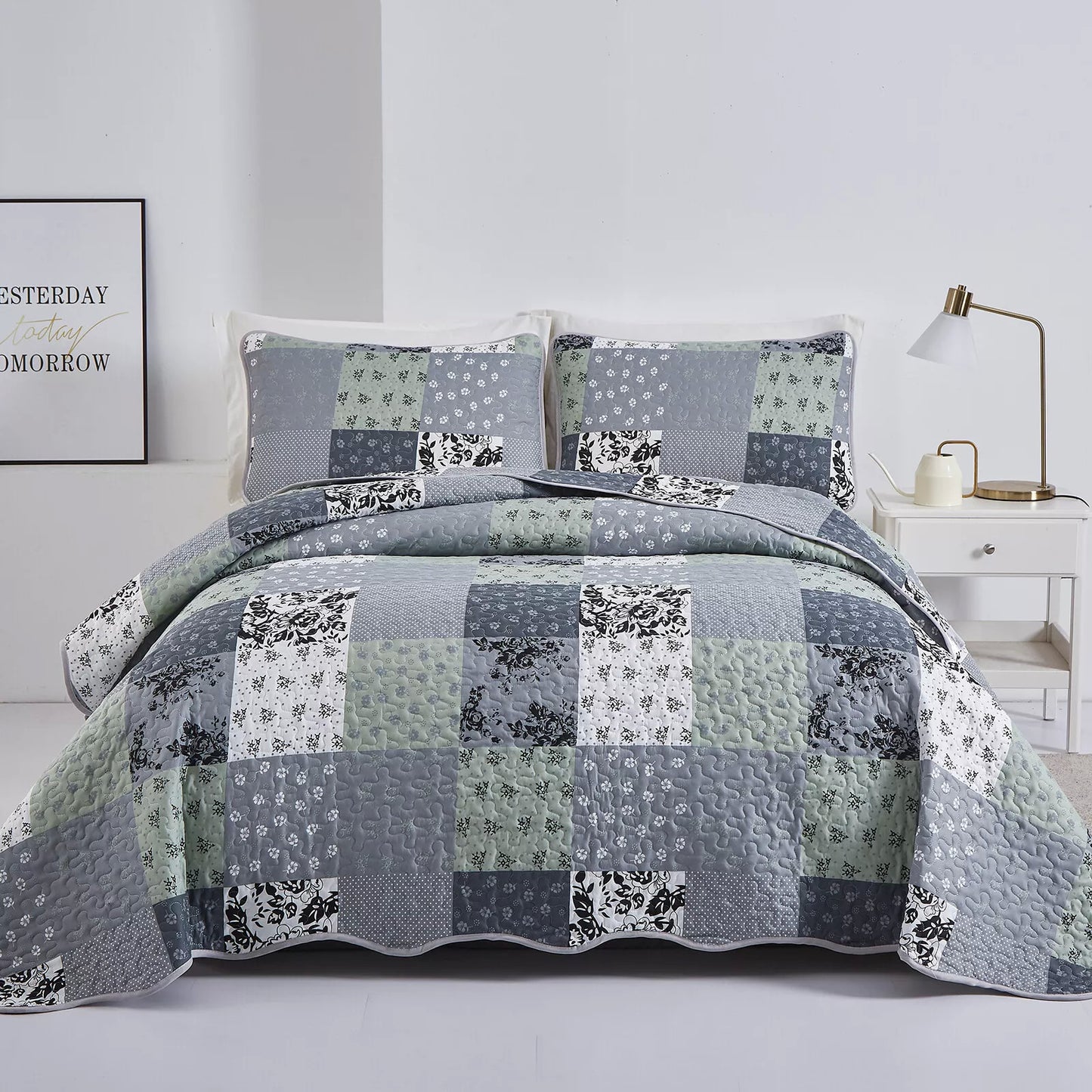 Vivacious Quilted bedspread and pillowcovers set: Full of Life and Energy - Queen size