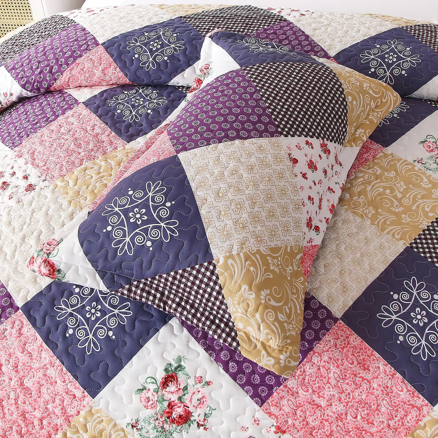 Intricate Quilted coverlet and pillowcovers set: Attention to Detail - Queen size