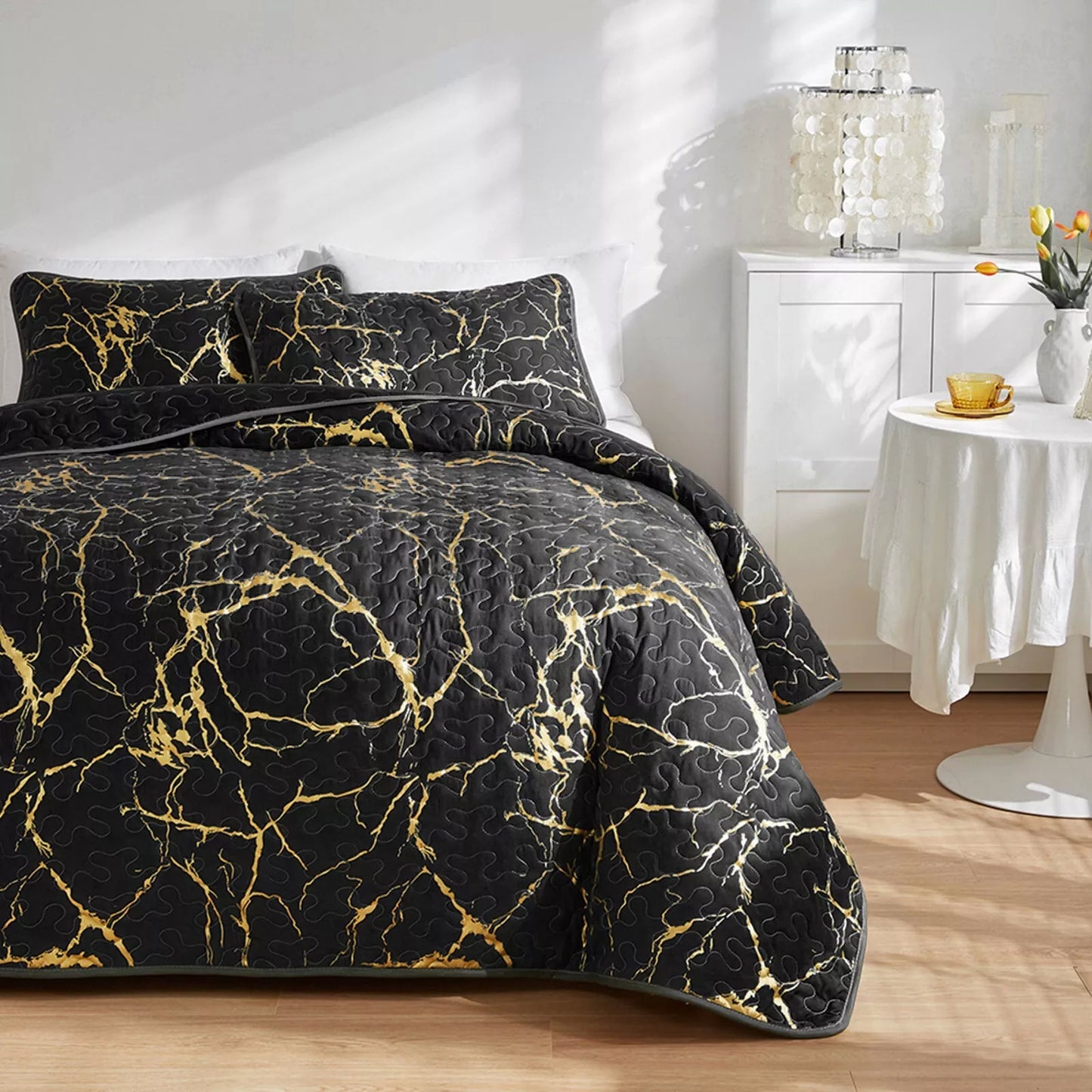 Exquisite Quilted bedspread and pillowcovers set: Experience Pure Comfort - Queen size